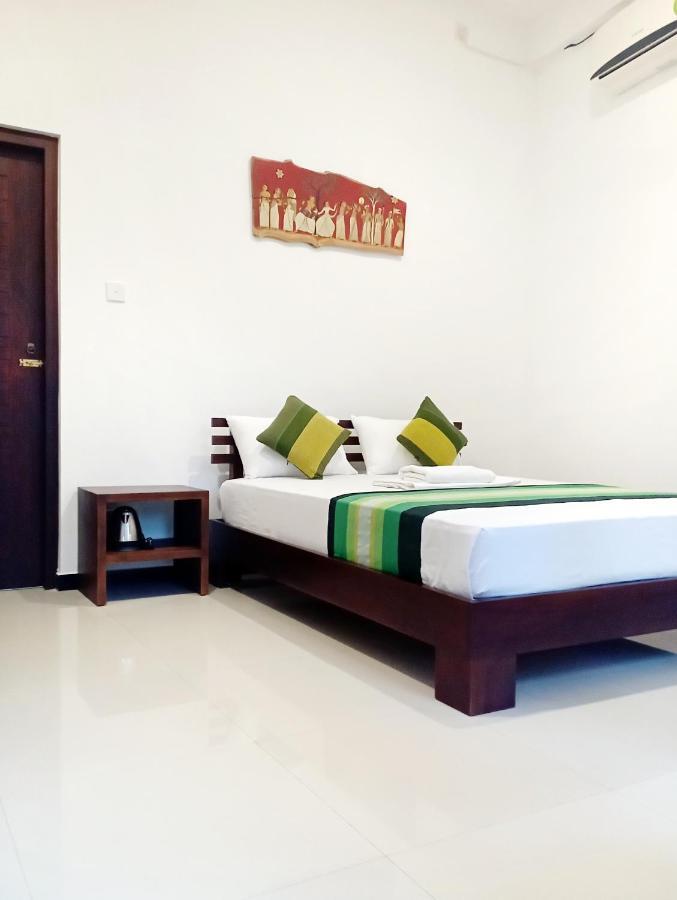 Hotel The Ritz Hikkaduwa Exterior foto